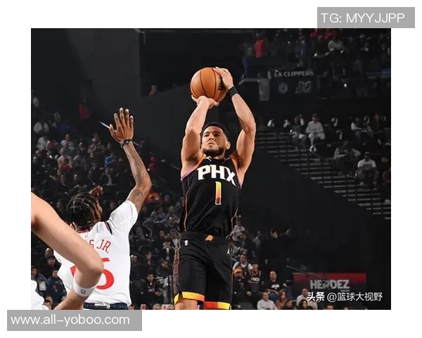 布克半场表现分析：进攻欲望强烈却命中率低贡献15分4板3助正负值高达22